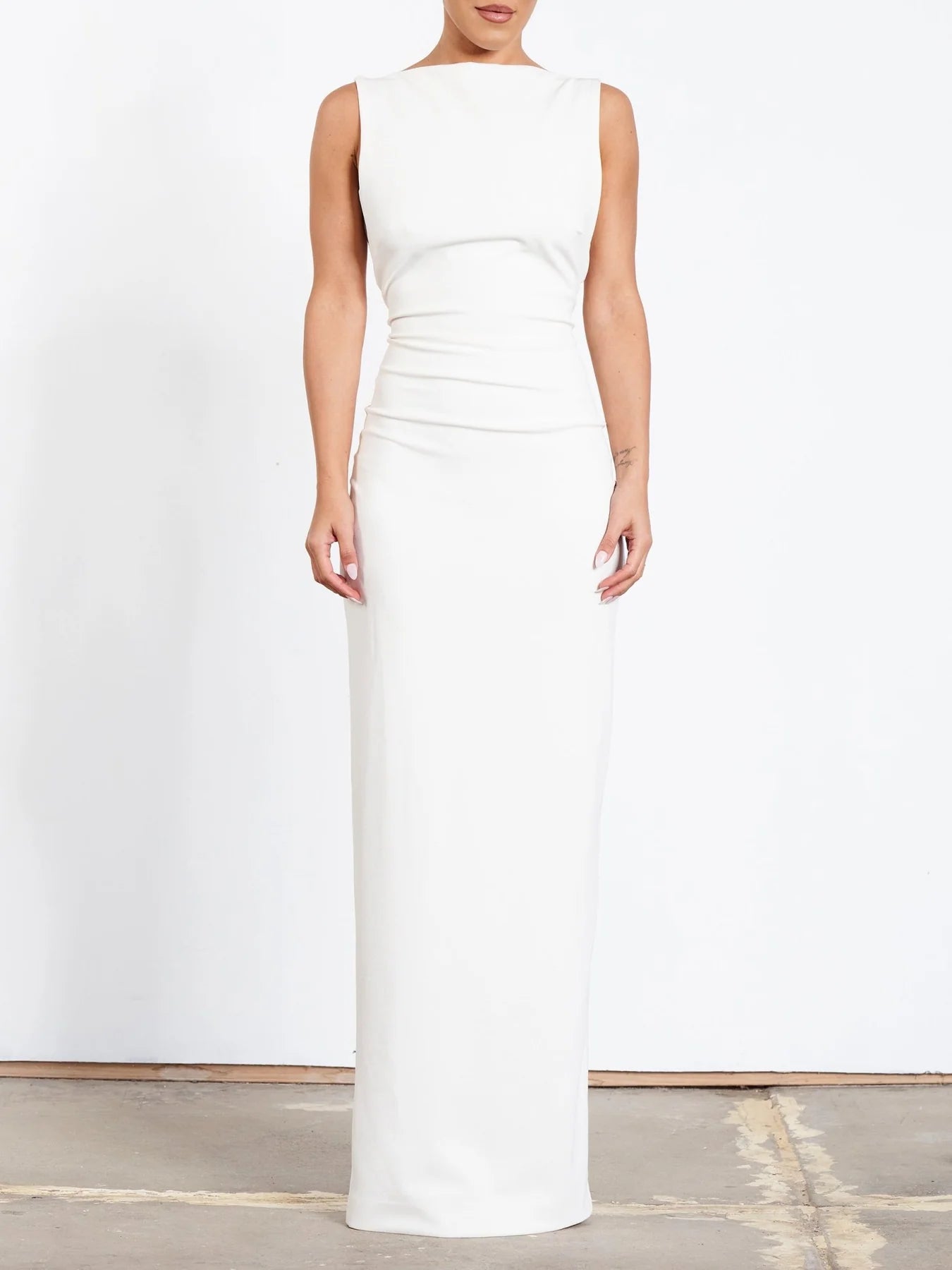 Hire EFFIE KATS Verona Gown in Ivory White
