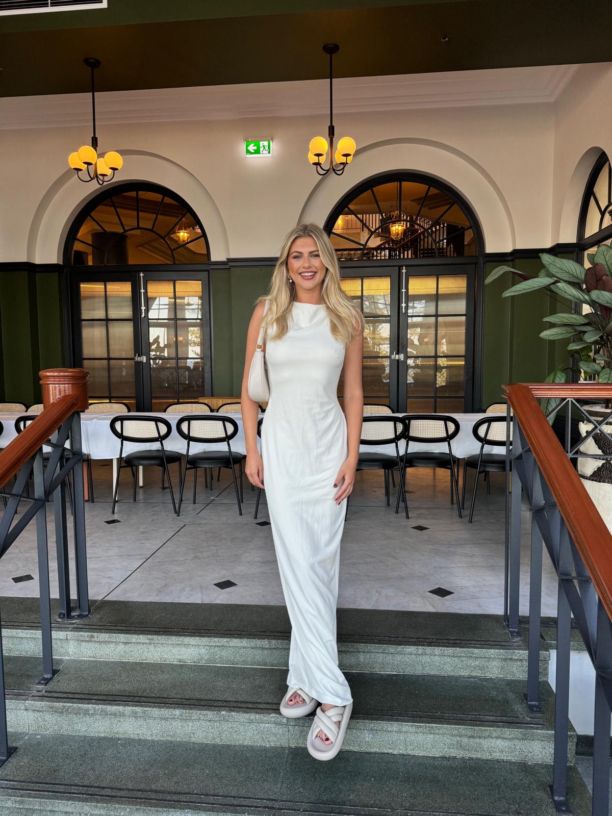 Hire EFFIE KATS Verona Gown in Ivory White