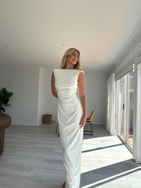 Hire EFFIE KATS Verona Gown in Ivory White
