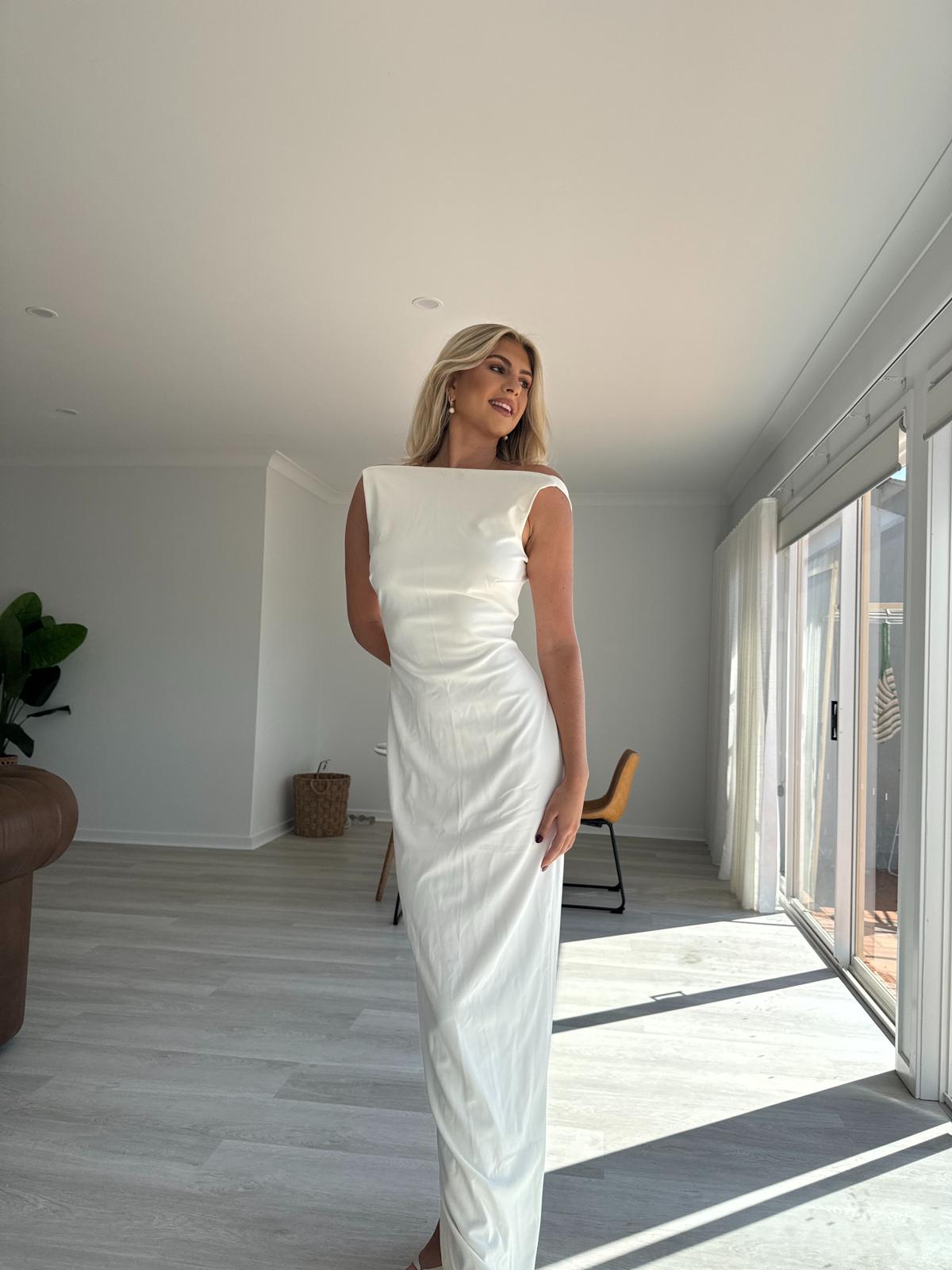 Hire EFFIE KATS Verona Gown in Ivory White