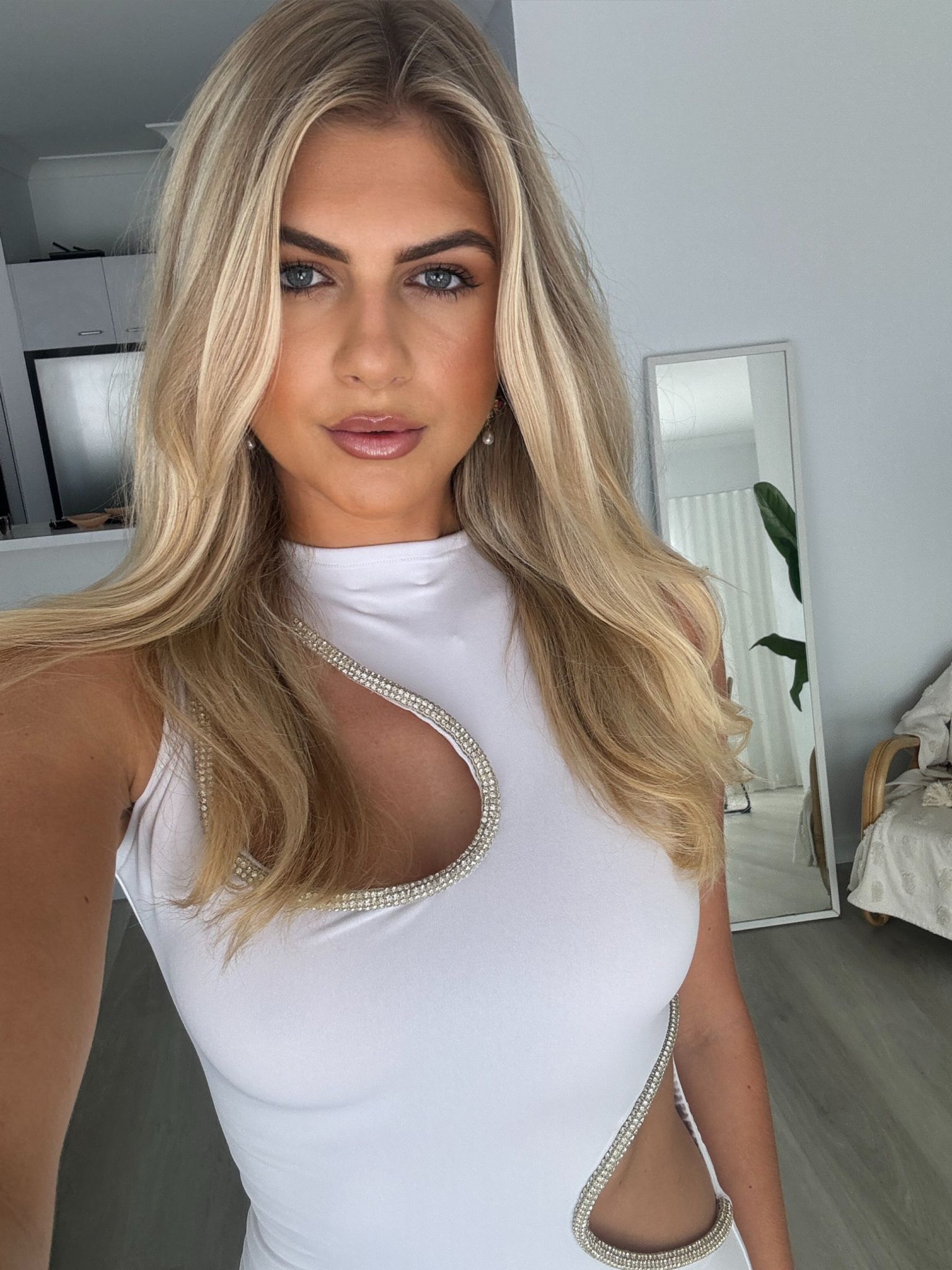 Hire IVONA SKELO Vivia Dress in Ivory White